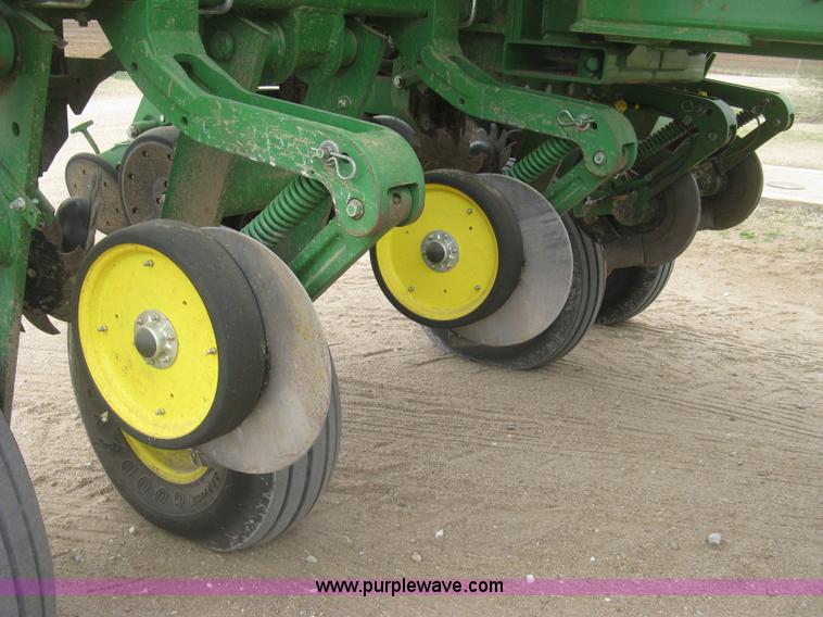 image for item J2874 2013 John Deere 1770NT CCS no-till planter