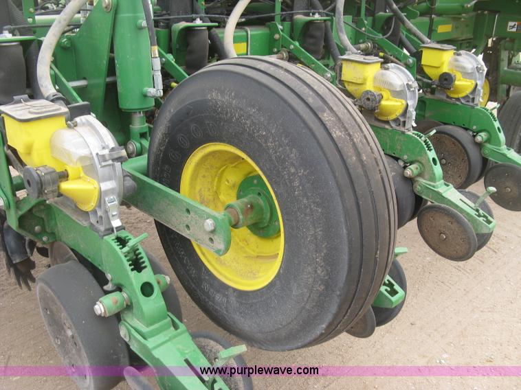 image for item J2874 2013 John Deere 1770NT CCS no-till planter