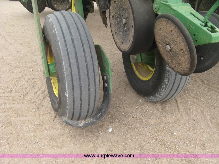 image for item J2874 2013 John Deere 1770NT CCS no-till planter