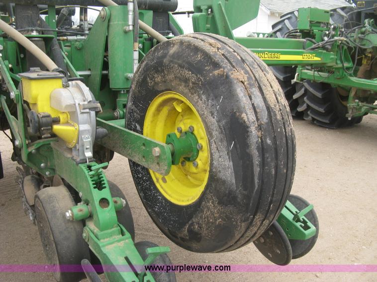image for item J2874 2013 John Deere 1770NT CCS no-till planter