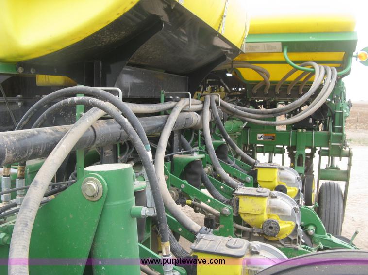 image for item J2874 2013 John Deere 1770NT CCS no-till planter