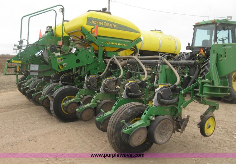 image for item J2874 2013 John Deere 1770NT CCS no-till planter