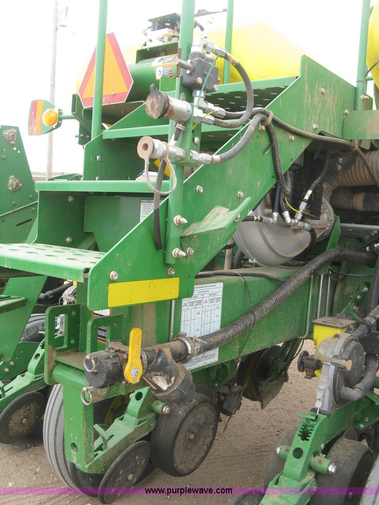 image for item J2874 2013 John Deere 1770NT CCS no-till planter