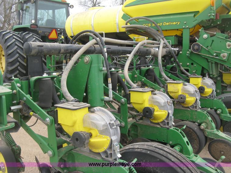image for item J2874 2013 John Deere 1770NT CCS no-till planter