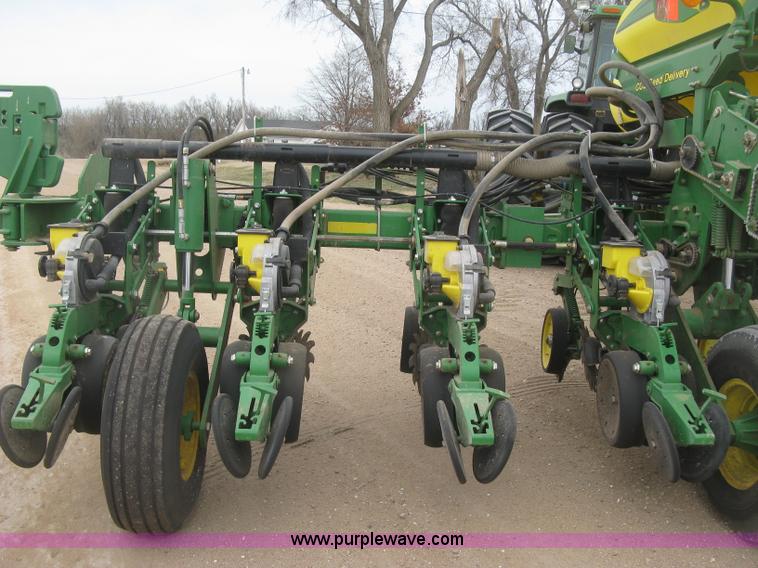 image for item J2874 2013 John Deere 1770NT CCS no-till planter