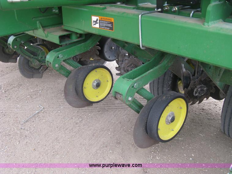 image for item J2874 2013 John Deere 1770NT CCS no-till planter