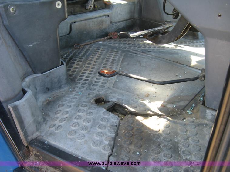 image for item J2886 1996 New Holland 7740 MFWD tractor