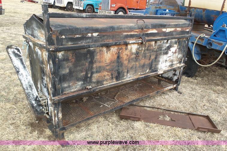 image for item J6220 Cake feeder