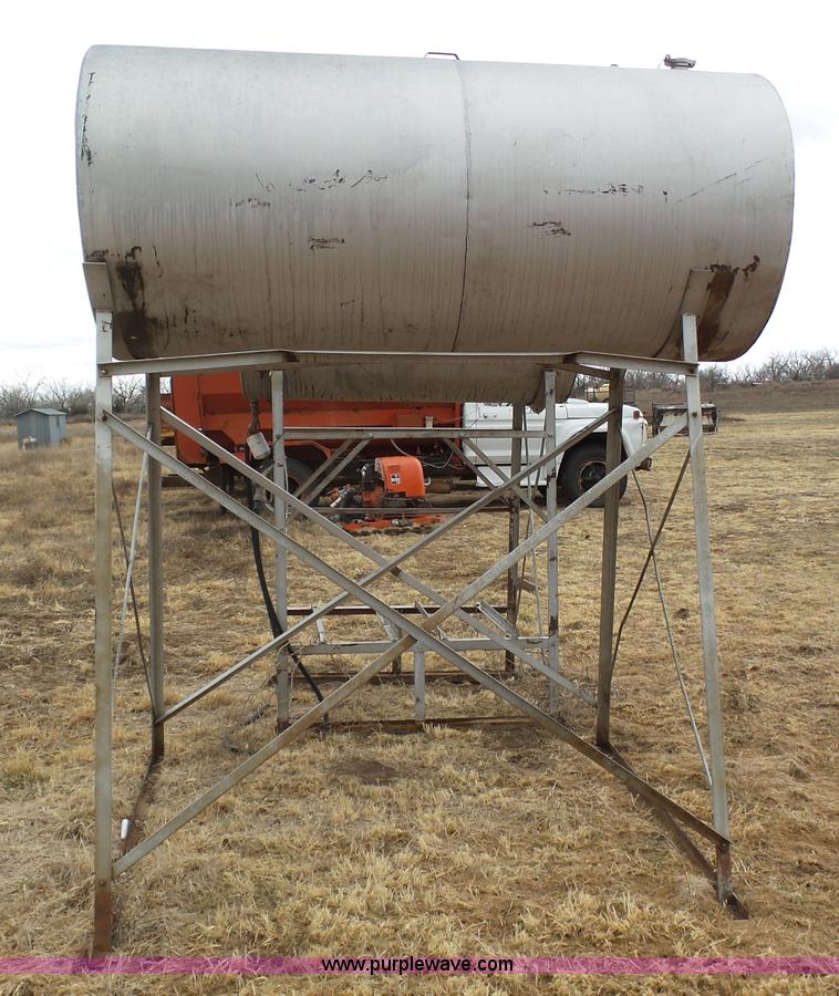 image for item J6223 (2) fuel tanks