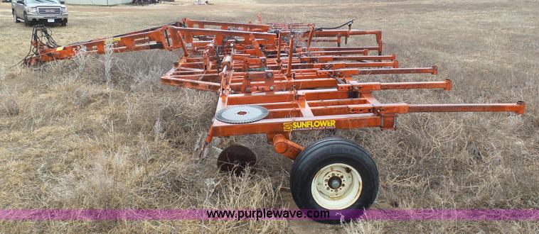 image for item J6226 Sunflower 3690-45 sweep plow