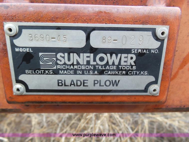 image for item J6226 Sunflower 3690-45 sweep plow