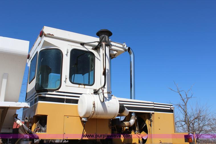 image for item J7559 Ag-Chem TerraGator 1664 self-propelled dry spreader applicator