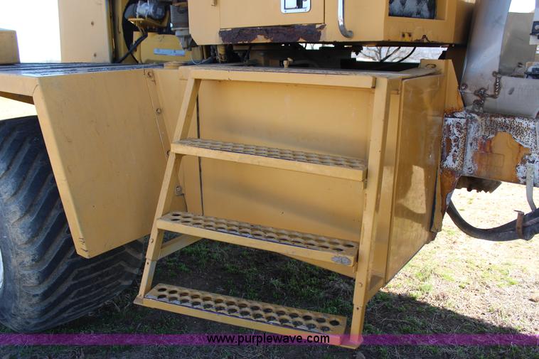 image for item J7559 Ag-Chem TerraGator 1664 self-propelled dry spreader applicator