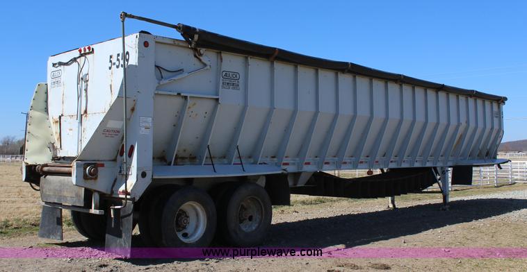 image for item J7560 2005 Aulick live bottom trailer