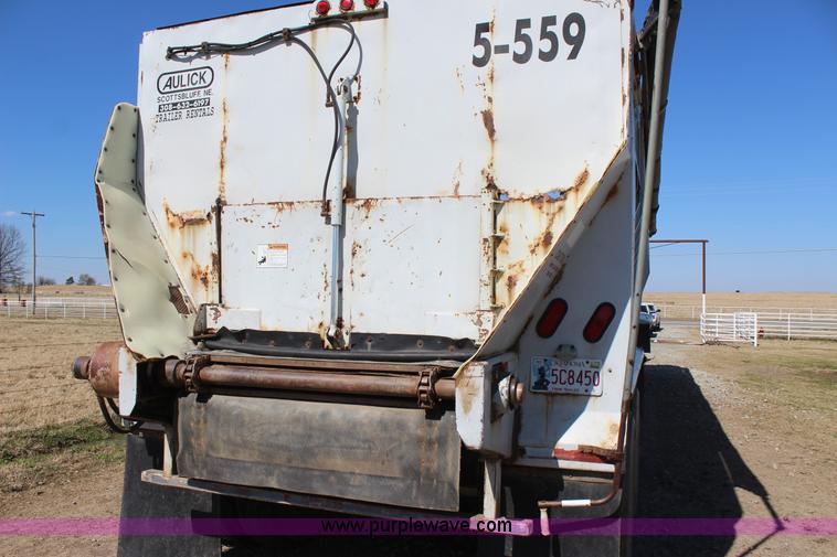 image for item J7560 2005 Aulick live bottom trailer