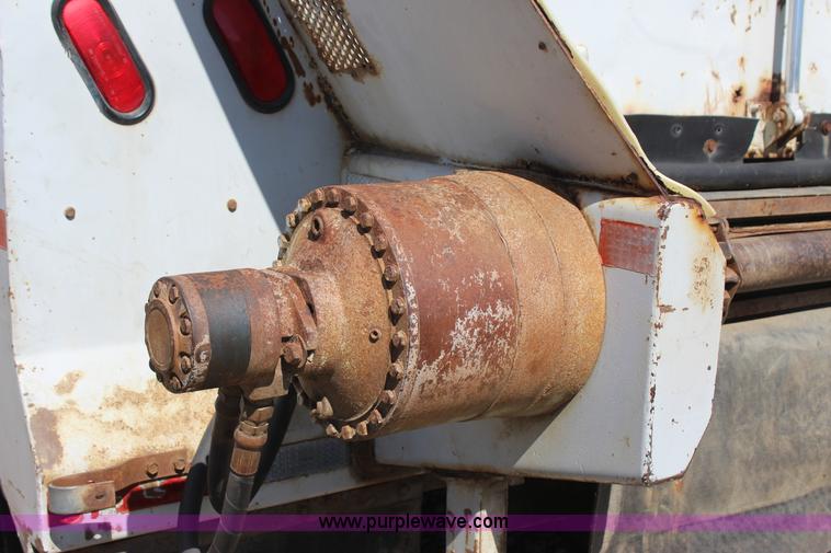 image for item J7560 2005 Aulick live bottom trailer