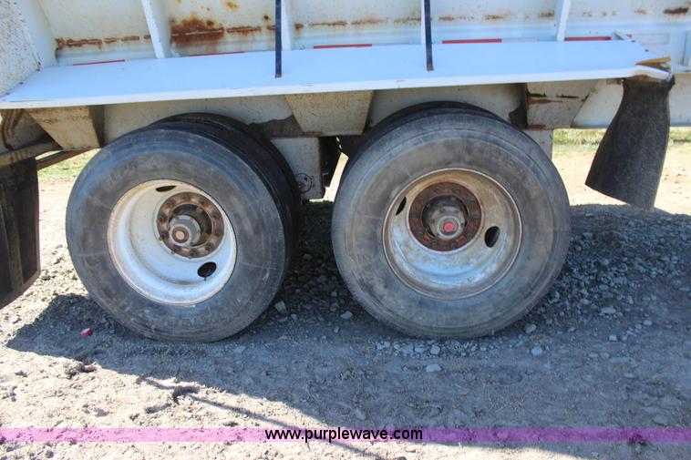 image for item J7560 2005 Aulick live bottom trailer