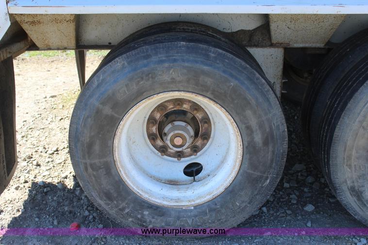 image for item J7560 2005 Aulick live bottom trailer