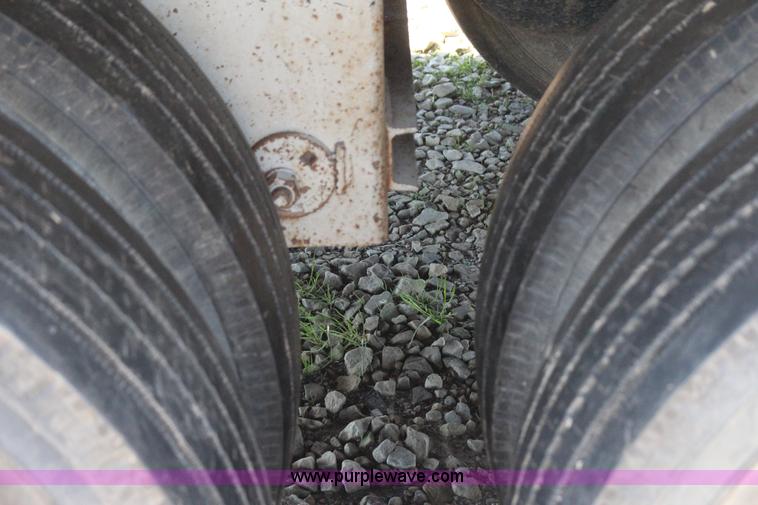 image for item J7560 2005 Aulick live bottom trailer