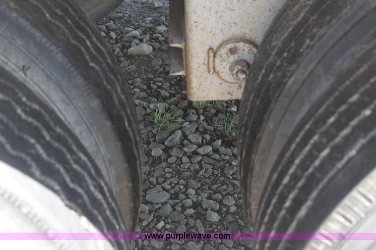 image for item J7560 2005 Aulick live bottom trailer