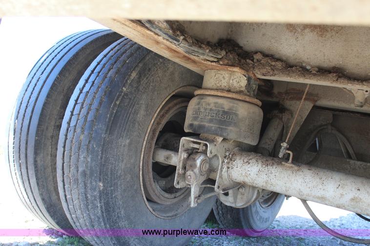 image for item J7560 2005 Aulick live bottom trailer