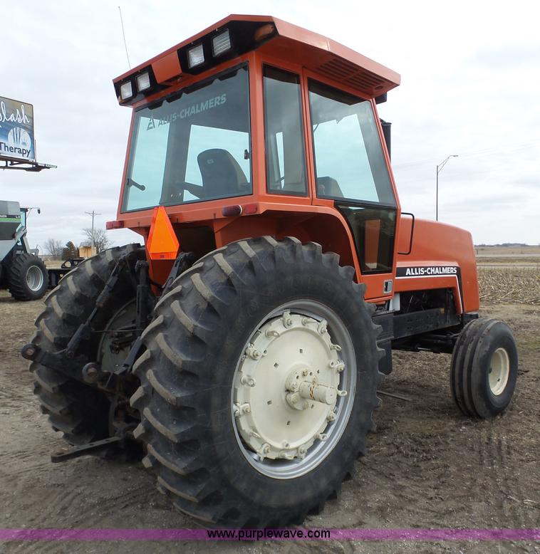image for item J8882 1982 Allis Chalmers 8050 tractor