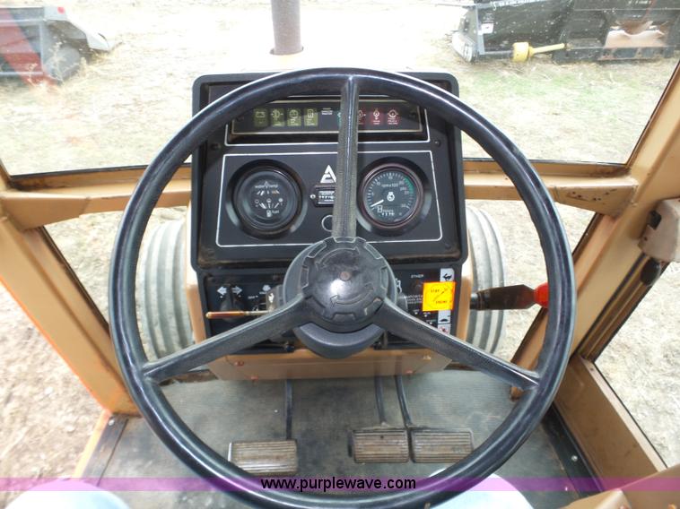 image for item J8882 1982 Allis Chalmers 8050 tractor