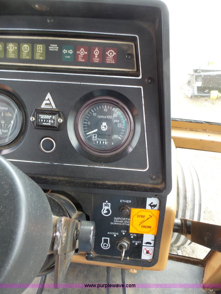 image for item J8882 1982 Allis Chalmers 8050 tractor