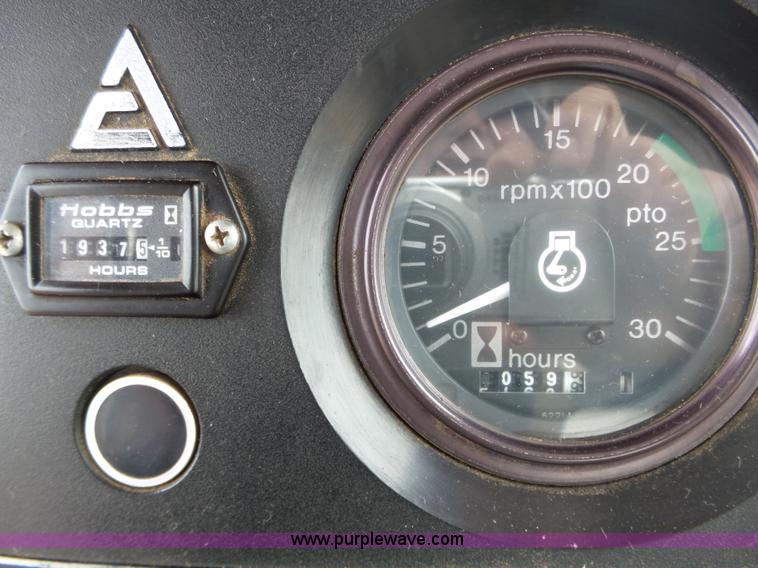 image for item J8882 1982 Allis Chalmers 8050 tractor