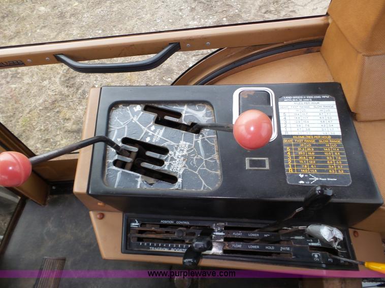 image for item J8882 1982 Allis Chalmers 8050 tractor