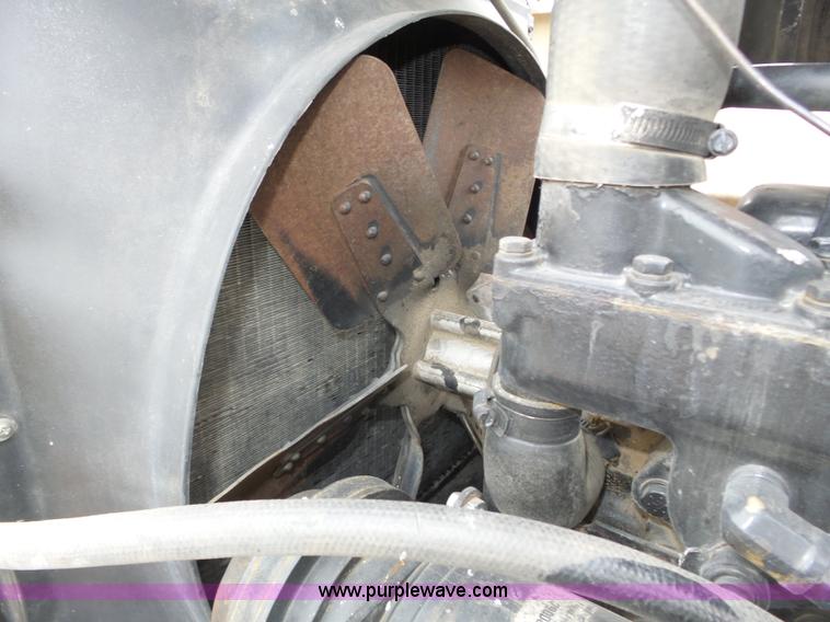 image for item J8882 1982 Allis Chalmers 8050 tractor