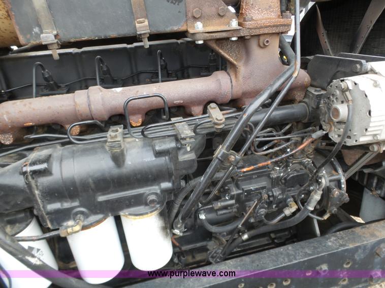 image for item J8882 1982 Allis Chalmers 8050 tractor