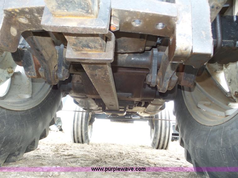 image for item J8882 1982 Allis Chalmers 8050 tractor