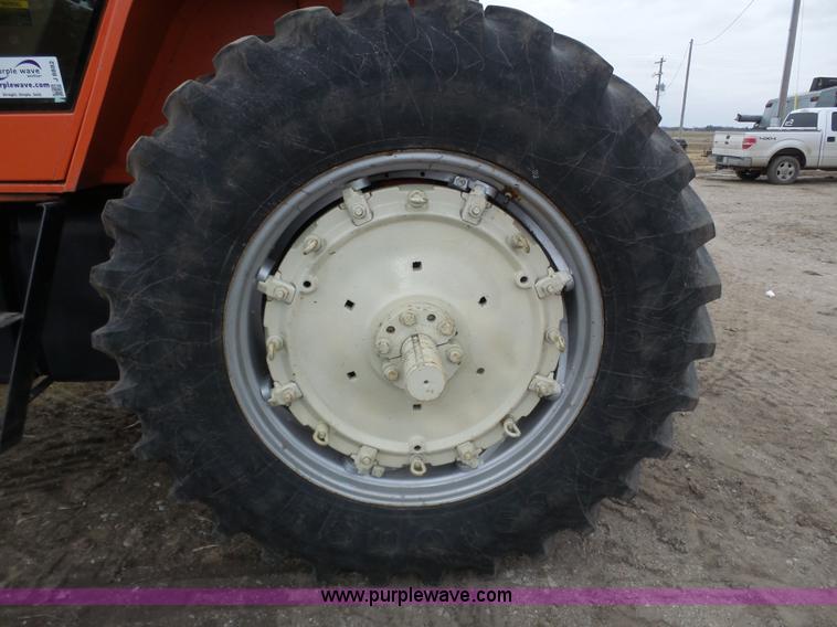 image for item J8882 1982 Allis Chalmers 8050 tractor