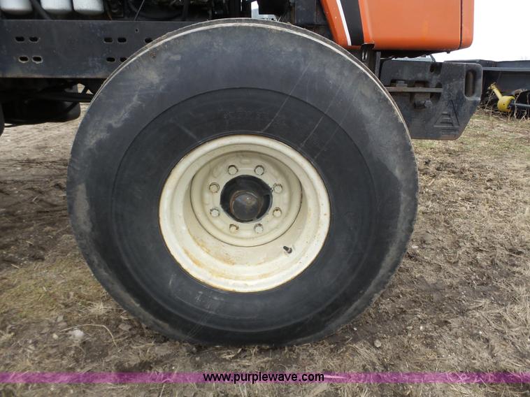 image for item J8882 1982 Allis Chalmers 8050 tractor