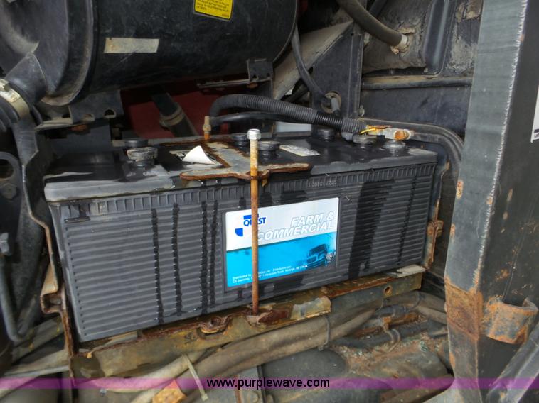 image for item J8919 2002 Valtra 6550 MFWD bidirectional tractor