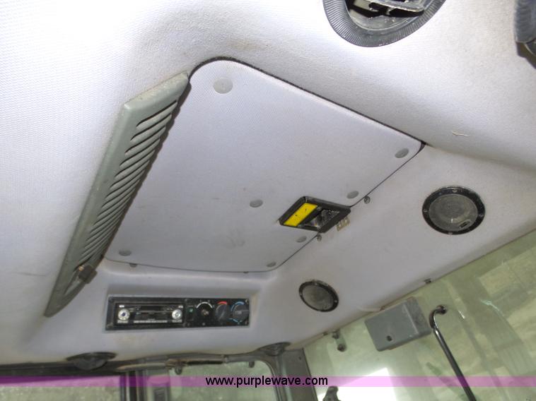 image for item J8919 2002 Valtra 6550 MFWD bidirectional tractor