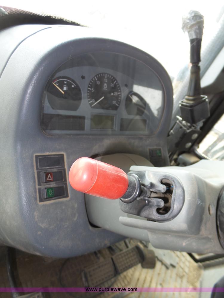 image for item J8919 2002 Valtra 6550 MFWD bidirectional tractor