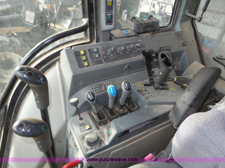 image for item J8919 2002 Valtra 6550 MFWD bidirectional tractor