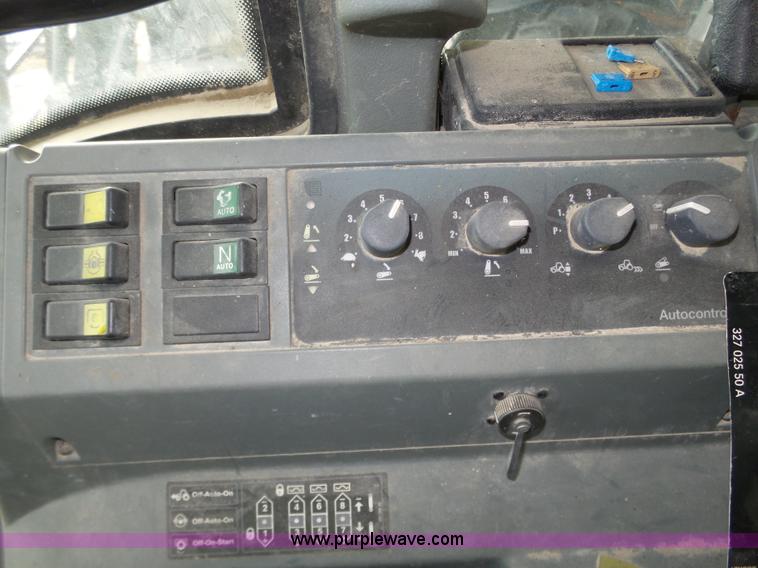 image for item J8919 2002 Valtra 6550 MFWD bidirectional tractor