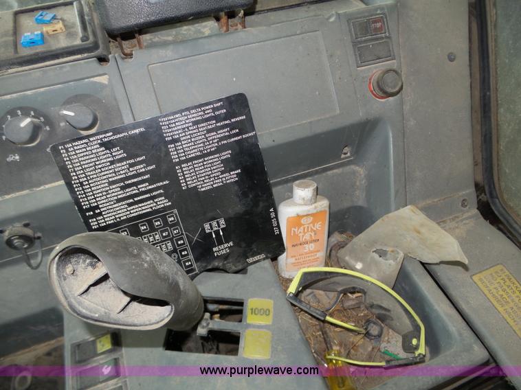 image for item J8919 2002 Valtra 6550 MFWD bidirectional tractor