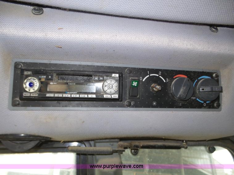 image for item J8919 2002 Valtra 6550 MFWD bidirectional tractor