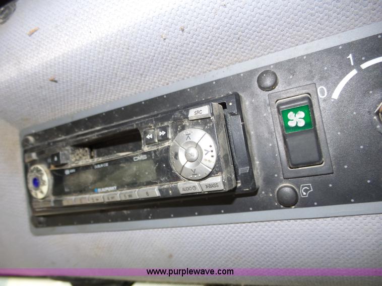 image for item J8919 2002 Valtra 6550 MFWD bidirectional tractor