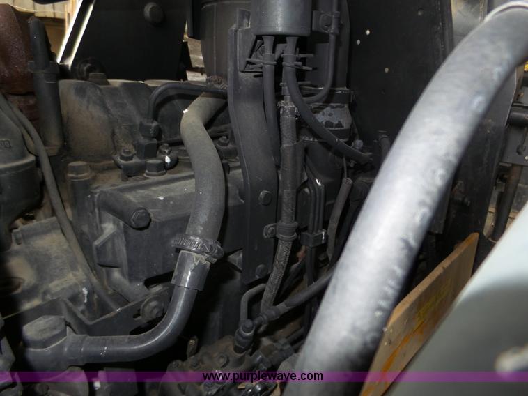 image for item J8920 2001 Valtra 700 MFWD tractor