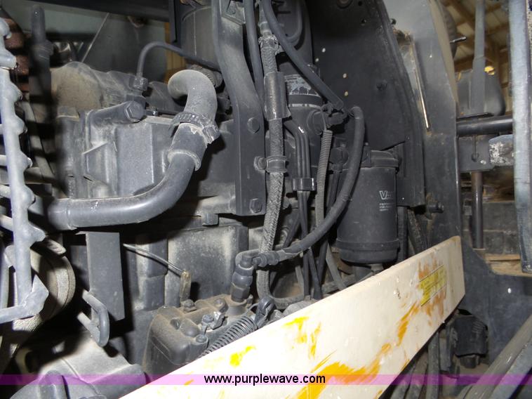 image for item J8920 2001 Valtra 700 MFWD tractor