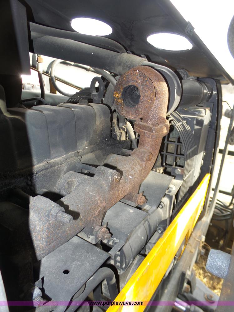 image for item J8920 2001 Valtra 700 MFWD tractor