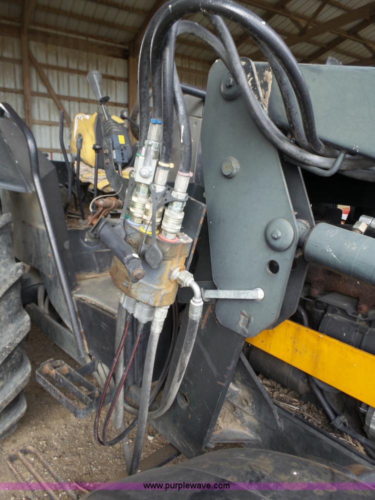 image for item J8920 2001 Valtra 700 MFWD tractor