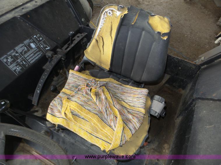 image for item J8920 2001 Valtra 700 MFWD tractor