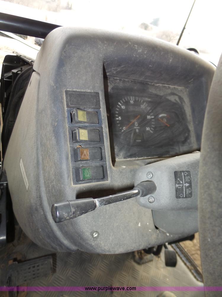 image for item J8920 2001 Valtra 700 MFWD tractor