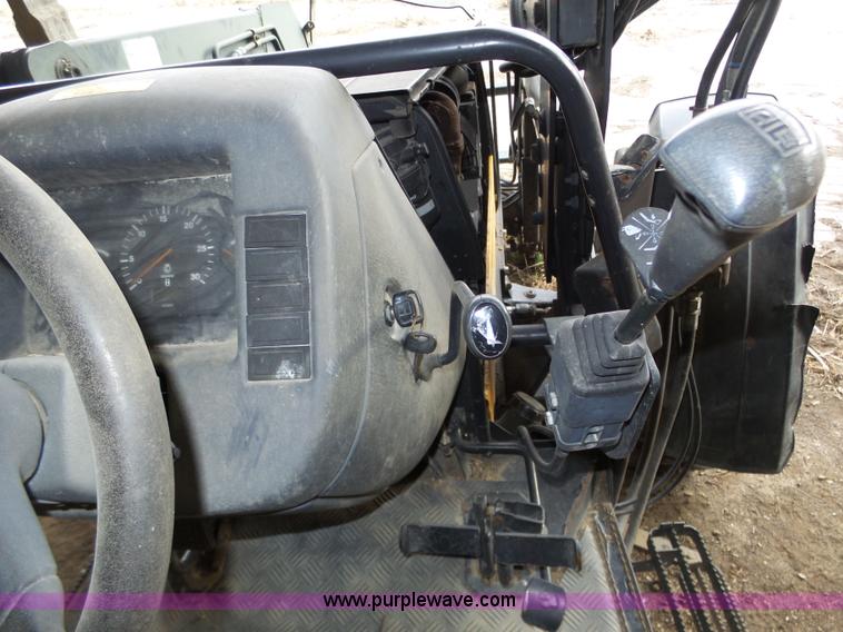 image for item J8920 2001 Valtra 700 MFWD tractor